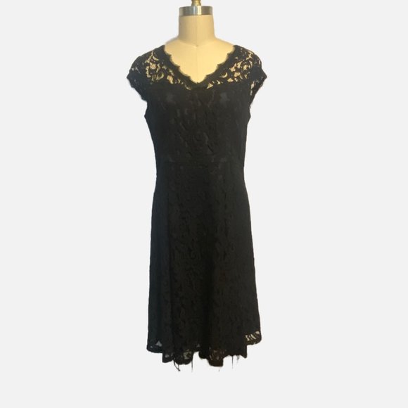 Adrianna Papell Dresses & Skirts - Adrianna Papell Black Lace Dress - Size 12